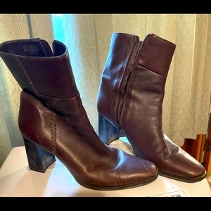 size 8.5 brown boots